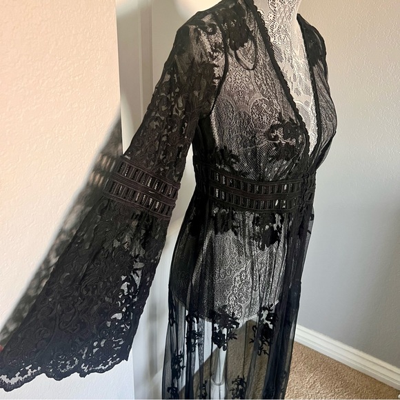 Lace & Floral Embroidered Maxi Top - Picture 2 of 7